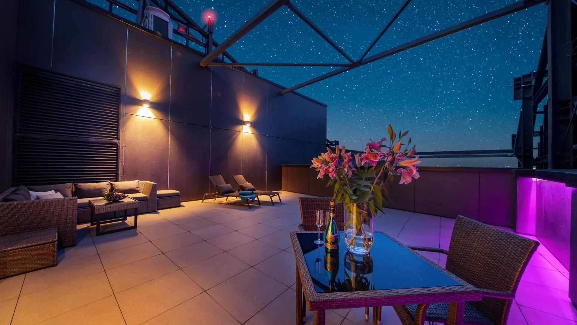 Apartamenty w Sky Tower Wrocław 0*,  Polska